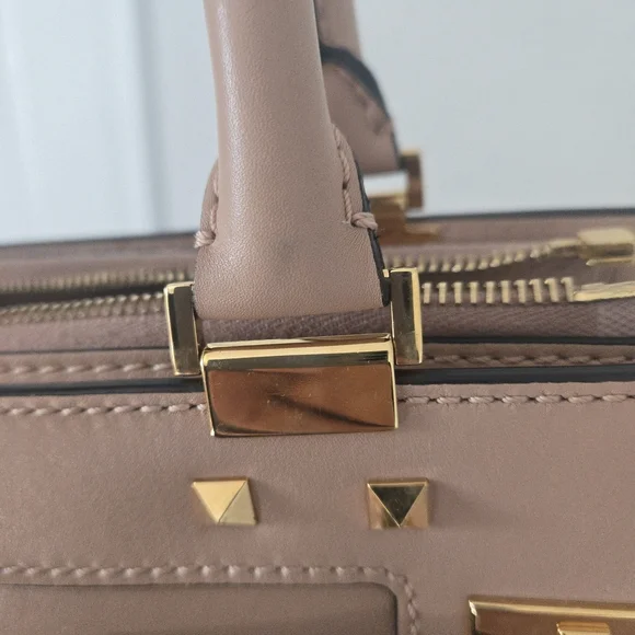 Valentino Garavani Leather Handbag with Gold Accents - Picture 16 of 17